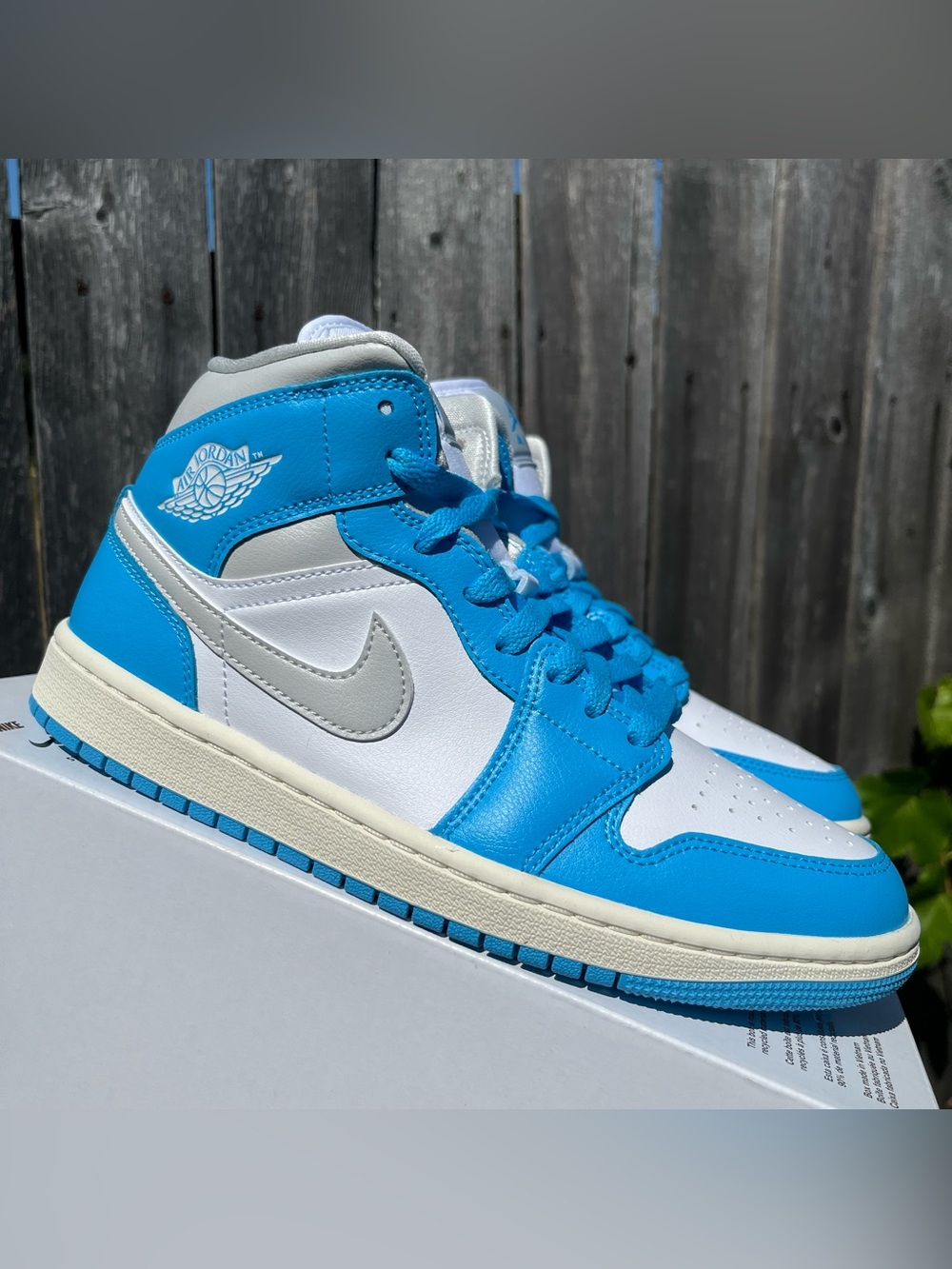 Women Nike air Jordan 1 powder blue size 9